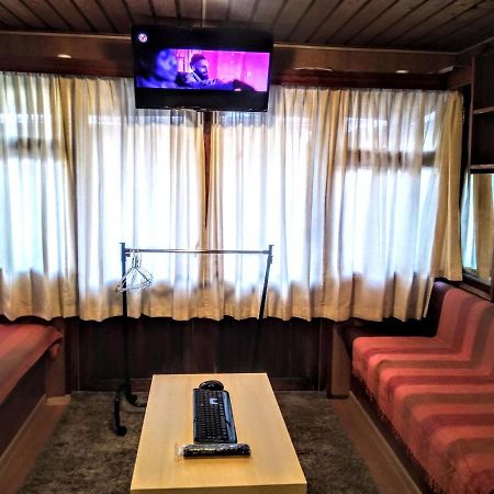 Two Rooms Rustic House - Self Check-In Bukarest Exteriör bild