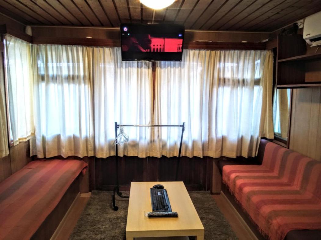 Two Rooms Rustic House - Self Check-In Bukarest Exteriör bild