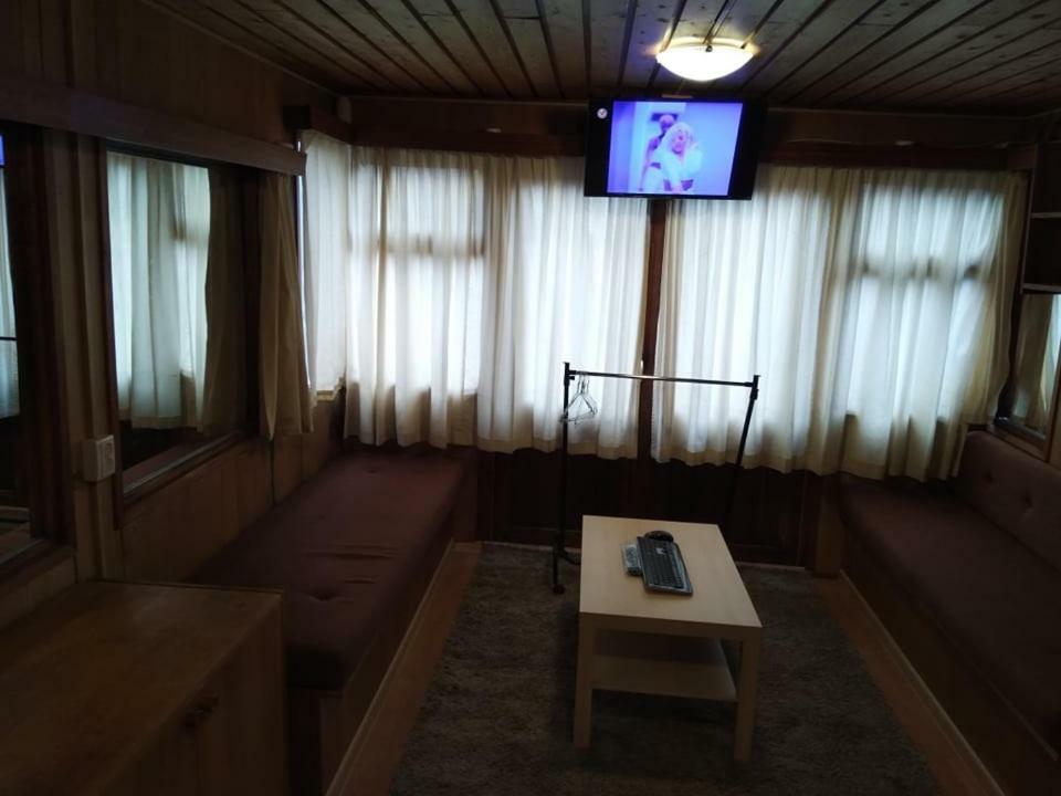 Two Rooms Rustic House - Self Check-In Bukarest Exteriör bild