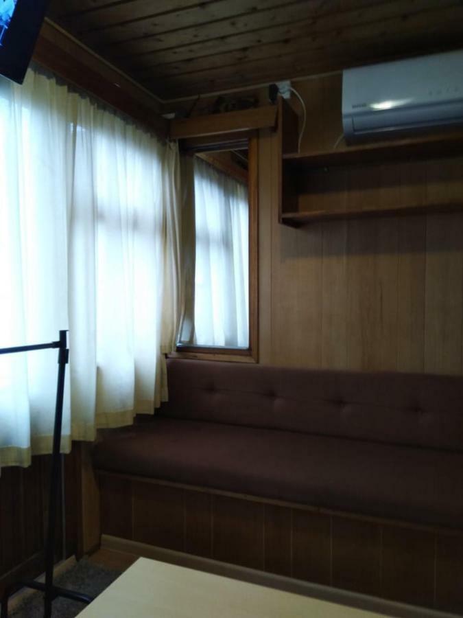 Two Rooms Rustic House - Self Check-In Bukarest Exteriör bild