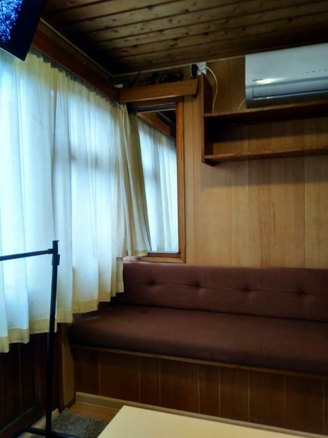 Two Rooms Rustic House - Self Check-In Bukarest Exteriör bild