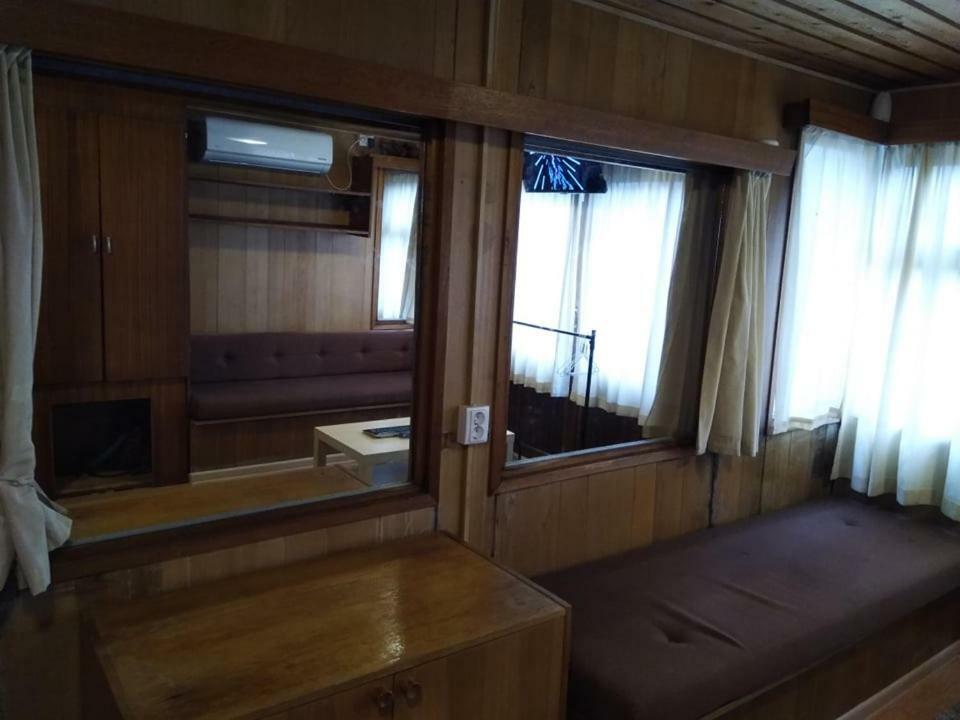 Two Rooms Rustic House - Self Check-In Bukarest Exteriör bild