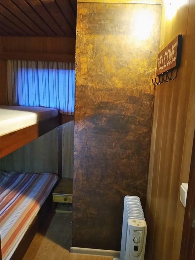 Two Rooms Rustic House - Self Check-In Bukarest Exteriör bild